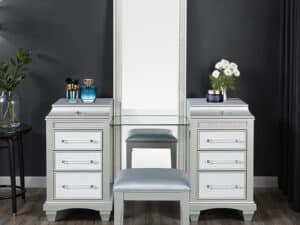 Galea Vanity w/ Stool